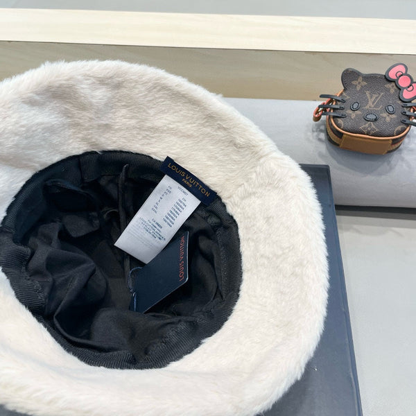 BUCKET HAT IN WHITE  WOOL AND LAMB FUR 434940
