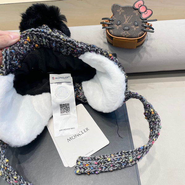 BEANIE HAT IN BLACK WOOL LINED WITH FLEECE 436773