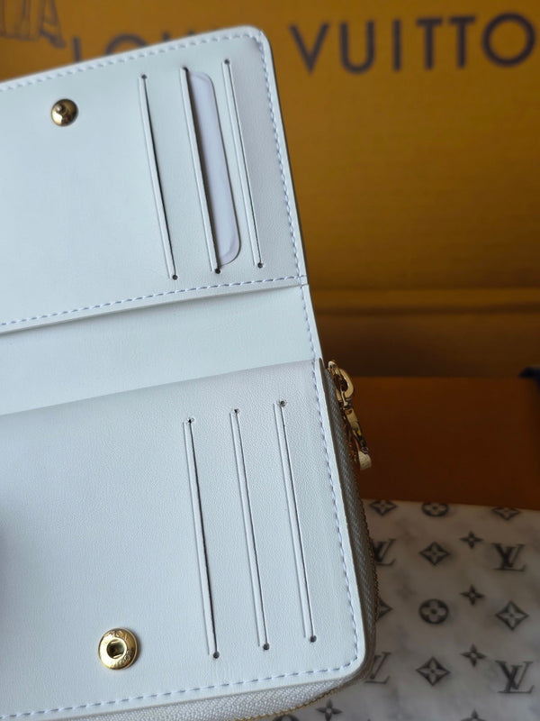 M25601 Lou Wallet 11.5cm Dream Beige Monogram Embossed Lambskin- Light GHW