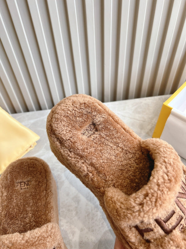 PANTOFOLA FENDI IN PELLICCIA MARRONE SEPPIA