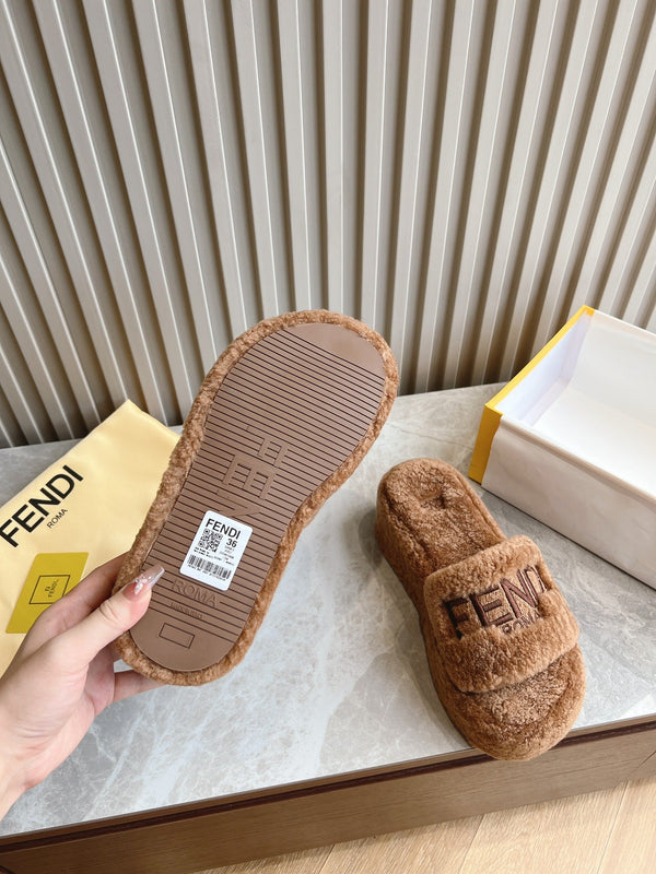PANTOFOLA FENDI IN PELLICCIA MARRONE SEPPIA