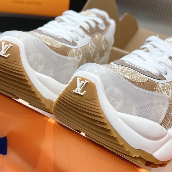 Sneaker LV Run 55 da 50 mm in tessuto jacquard monogramma marrone