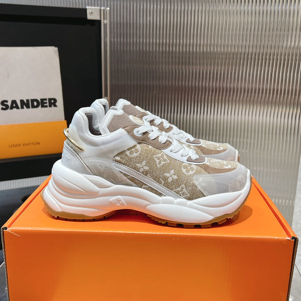 Sneaker LV Run 55 da 50 mm in tessuto jacquard monogramma marrone