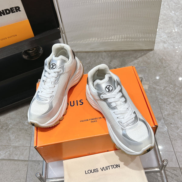 Sneaker LV Run 55 da 50 mm in tessuto a rete di poliestere bianco grigio