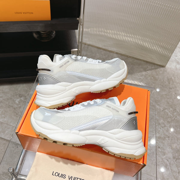 Sneaker LV Run 55 da 50 mm in tessuto a rete di poliestere bianco grigio
