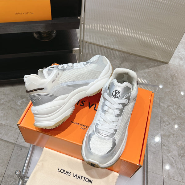 Sneaker LV Run 55 da 50 mm in tessuto a rete di poliestere bianco grigio