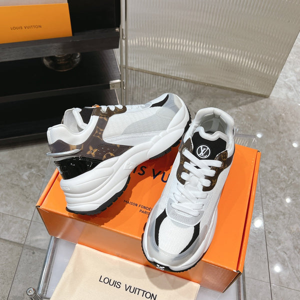 Sneaker LV Run 55 da 50 mm in tessuto a rete di poliestere con monogramma marrone nero