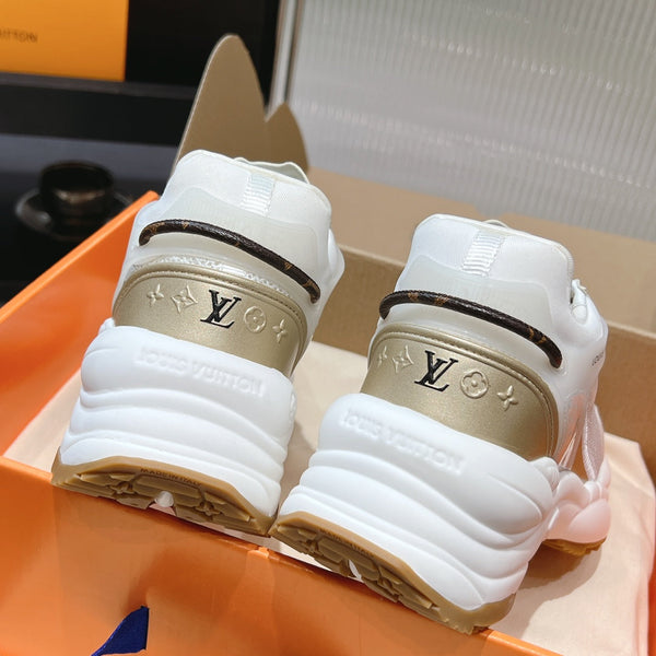 Sneaker LV Run 55 da 50 mm in tessuto a rete di poliestere bianco oro