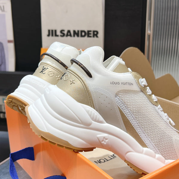 Sneaker LV Run 55 da 50 mm in tessuto a rete di poliestere bianco oro