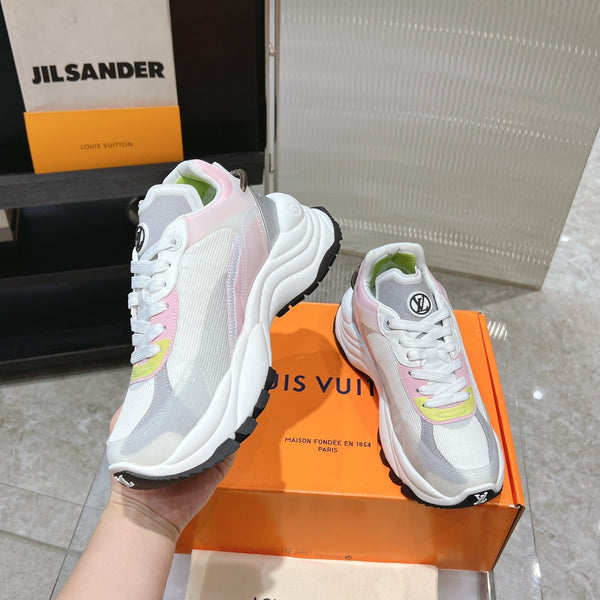 Sneaker LV Run 55 50mm Tessuto a rete in poliestere grigio rosa
