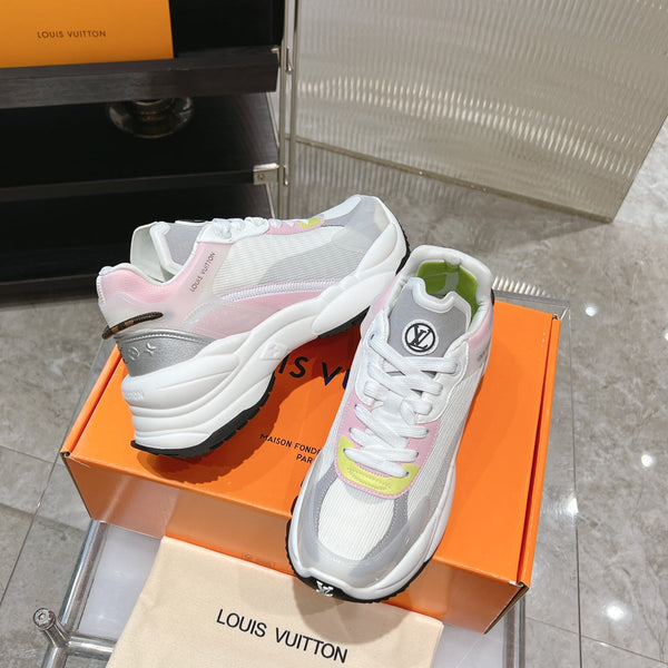 Sneaker LV Run 55 50mm Tessuto a rete in poliestere grigio rosa