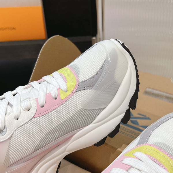 Sneaker LV Run 55 50mm Tessuto a rete in poliestere grigio rosa