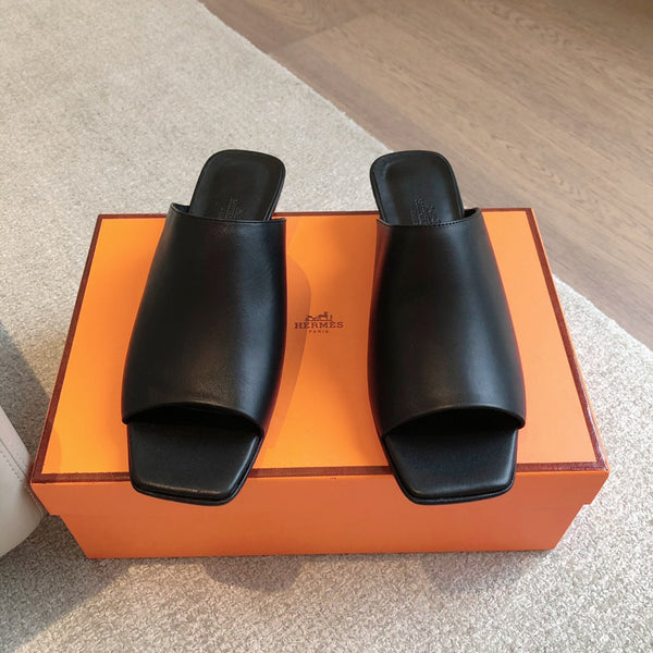 SANDALO ICONIC 25 IN PELLE DI VITELLO NERA