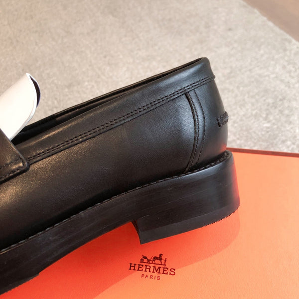 Mocassino HM 25 Kelly in pelle di vacchetta bianca e nera 353506