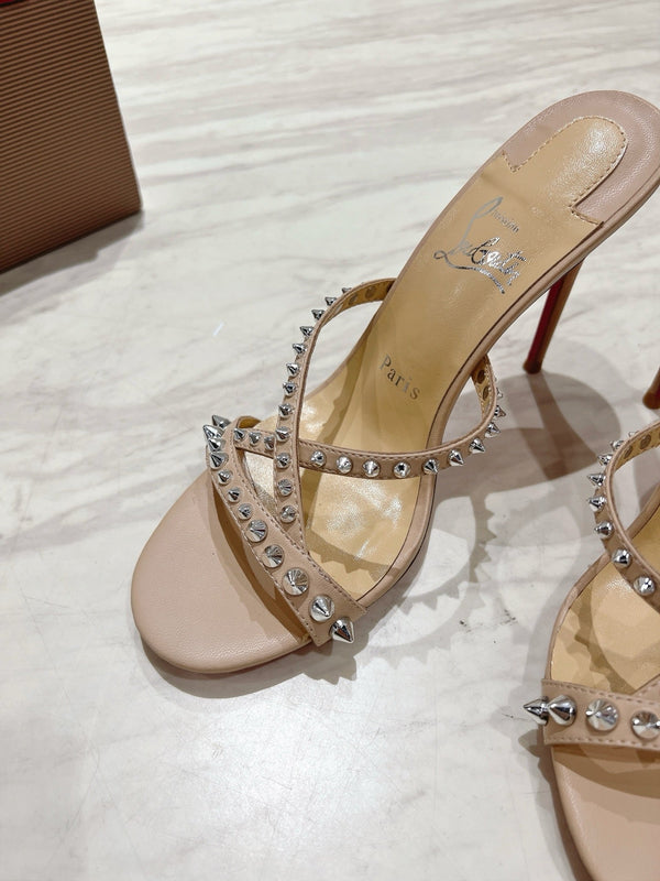 CL 25 Cross-Strap Slippers Nude Gloss Calf Patent Leather Rivets 314926