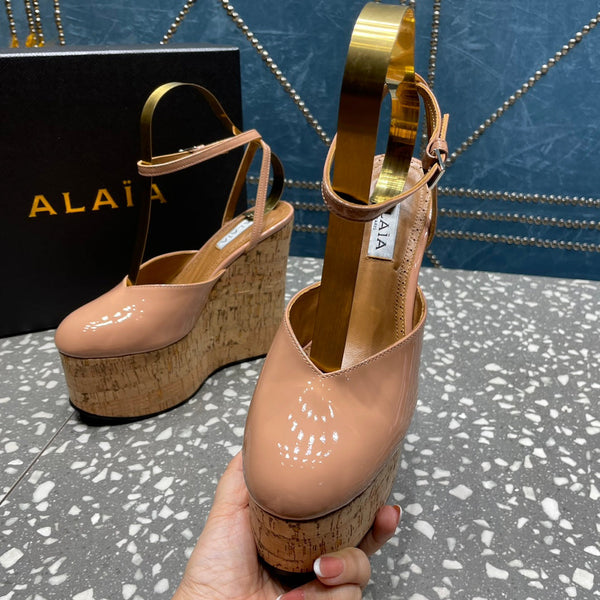 ALAIA WEDGE PUMP 15 CM IN ALMOND BEIGE LAMBSKIN AND BEIGE RUBBER