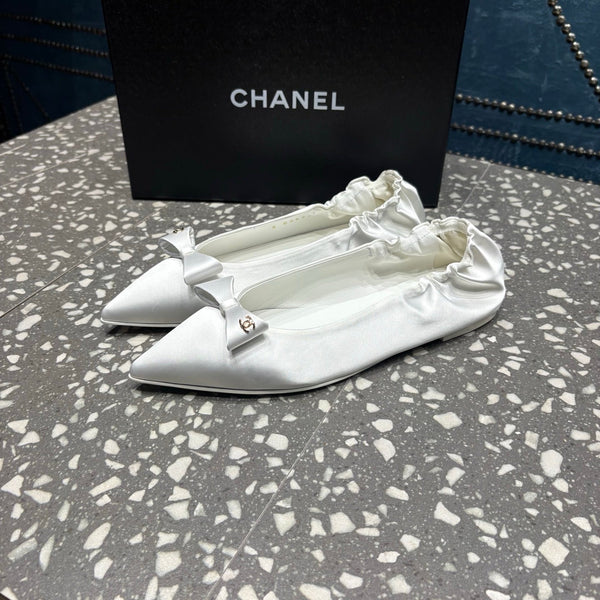 CC 25s Métiers d'art Ballerine 10mm Bianco Raso di Seta 423793