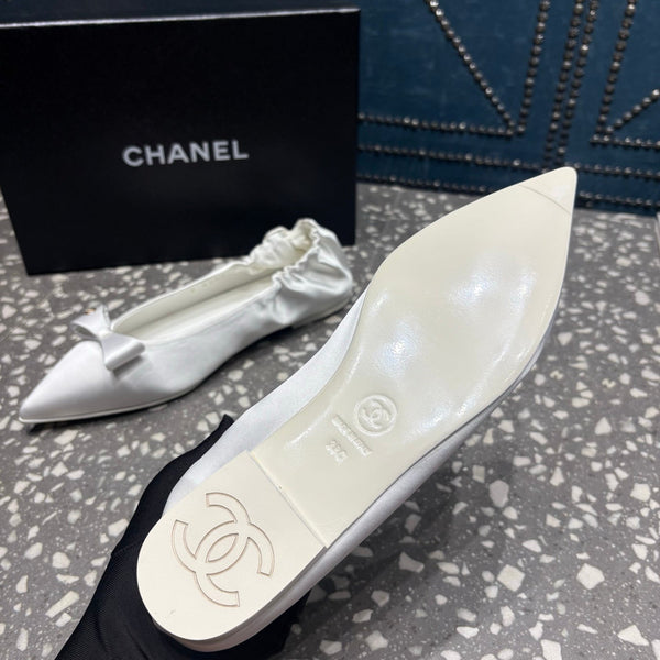 CC 25s Métiers d'art Ballerine 10mm Bianco Raso di Seta 423793