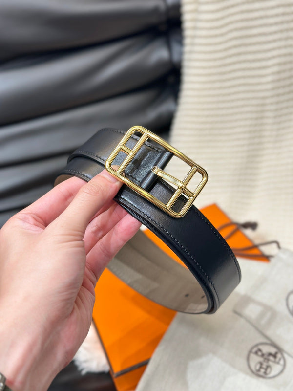 HM CAPE COD 32MM REVERSIBLE BELT BLACK AND TAN LEATHER GOLD BUCKLE