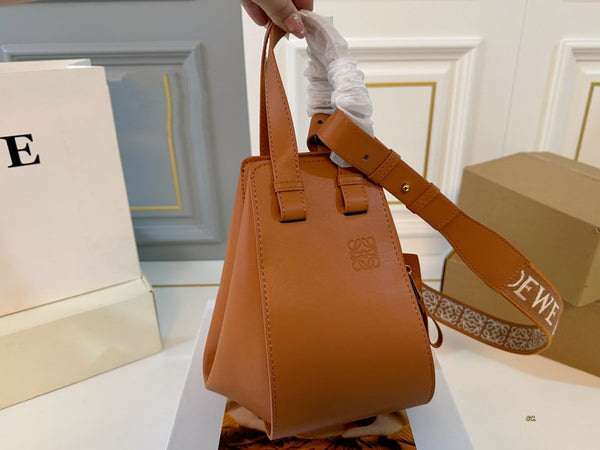 LOE 25 COMPACT HAMMOCK BAG IN OAK SATIN CALFSKIN