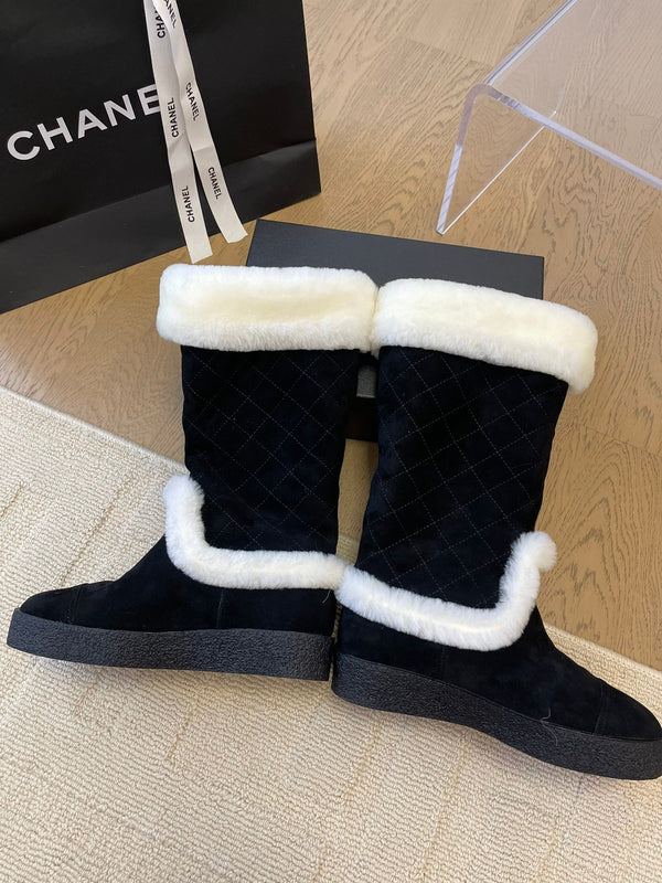 HIGH BOOTS IN BLACK SUEDE AND FLEECE LINING