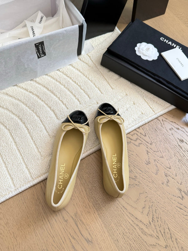 CC 25C Ballerina bicolore in pelle di vitello verniciata