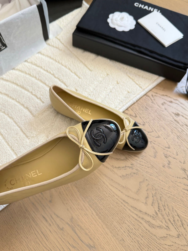 CC 25C Ballerina bicolore in pelle di vitello verniciata