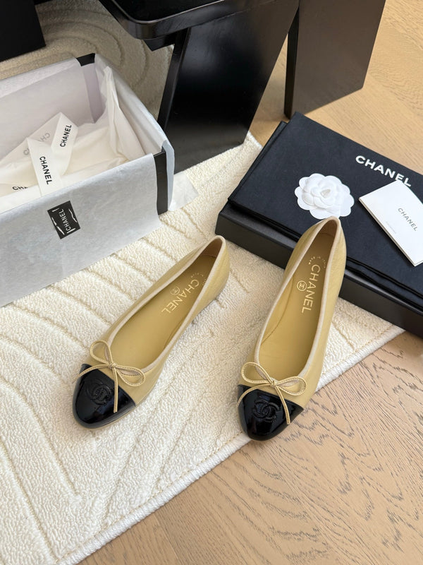 CC 25C Ballerina bicolore in pelle di vitello verniciata