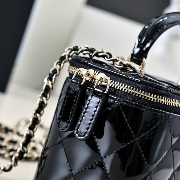 CC 24P Vanity Top Handle 16.5cm Black Patent Calfskin Light Gold Hardware