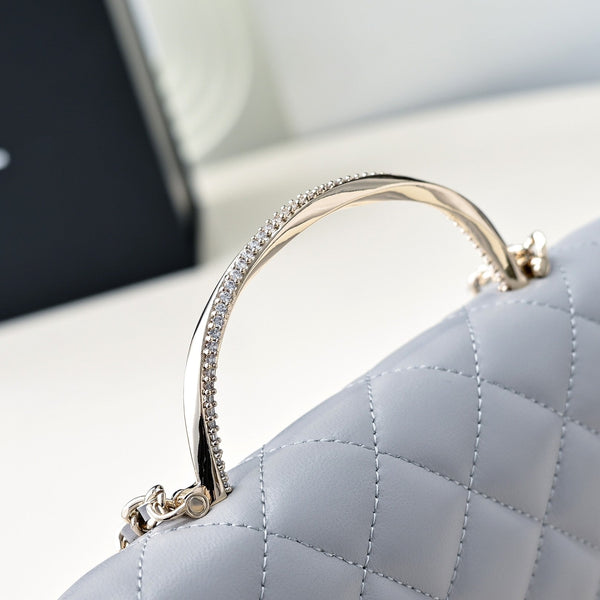 CC 24K Woc Top Handle 19cm Pelle di agnello grigio chiaro Hardware oro chiaro 