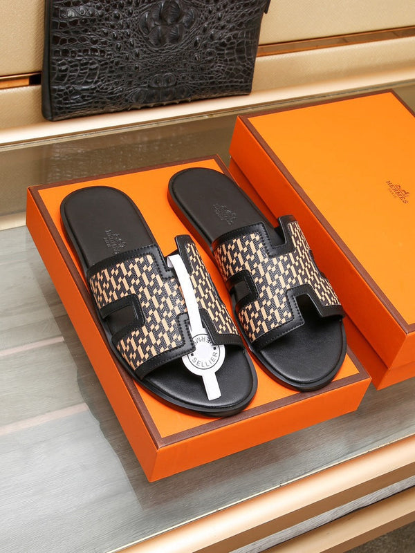 HM ORAN SANDAL BLACK AND PEACHY LAMBSKIN