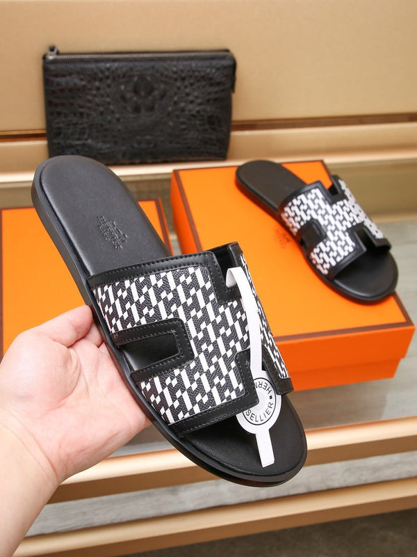 HM ORAN SANDAL BLACK AND WHITE LAMBSKIN