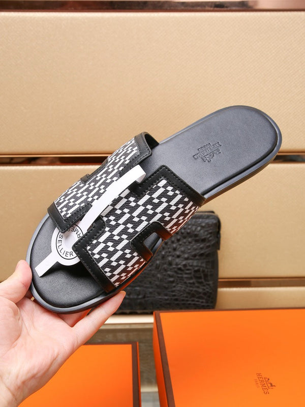 HM ORAN SANDAL BLACK AND WHITE LAMBSKIN