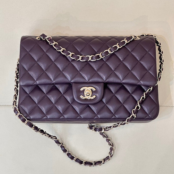 CLASSIC FLAP 25CM VIOLET LAMBSKIN LIGHT GOLD HARDWARE
