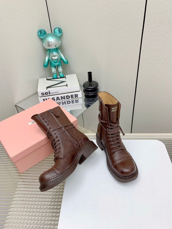 Stivaletti Miu in pelle con lacci in vacchetta marrone castagna