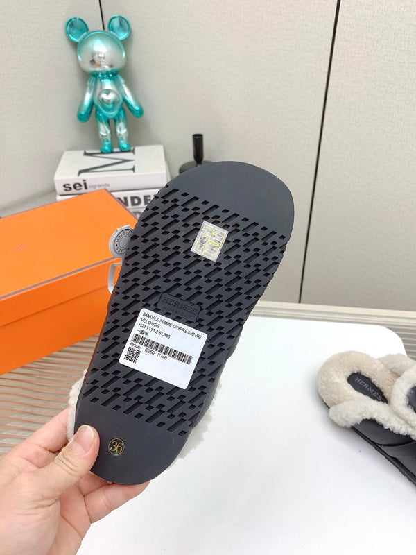 HM Mule 30mm In Black With Fleece And Cowhide Lining  971388