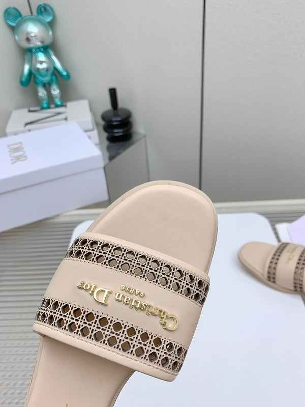 CD D-Lane Slide In Beige Cowhide  106275