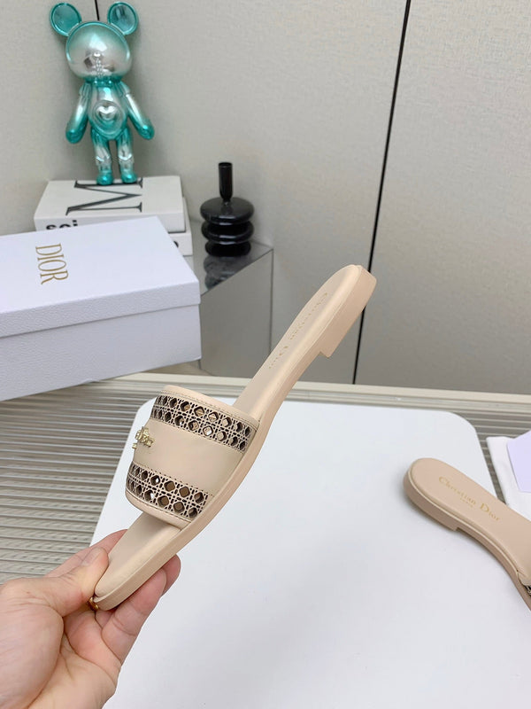 CD D-Lane Slide In Beige Cowhide  106275