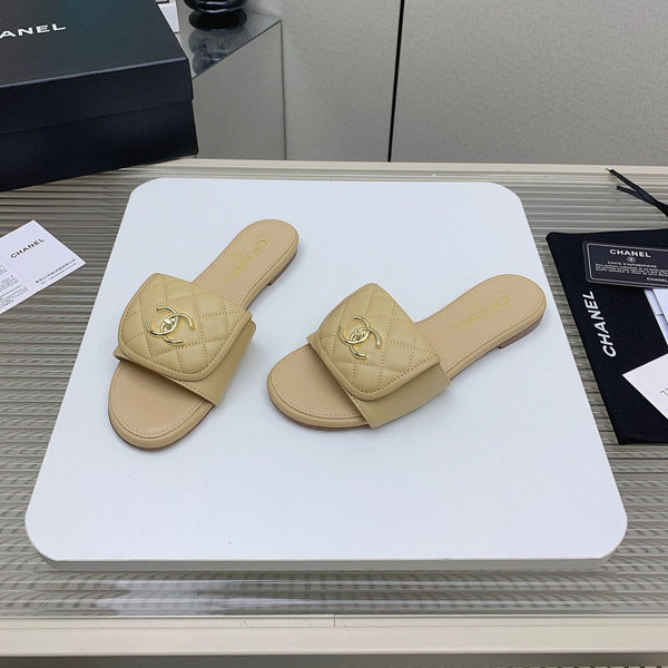 CC Slippers In Beige Quilted Lambskin 148963