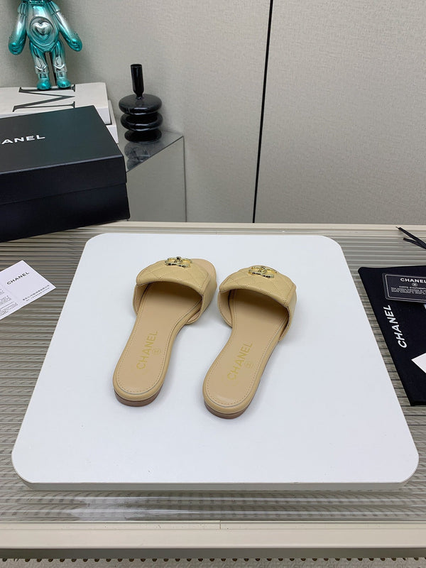 CC Slippers In Beige Quilted Lambskin 148963