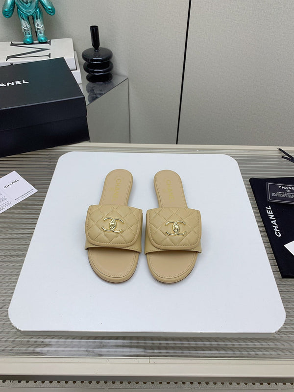 CC Slippers In Beige Quilted Lambskin 148963