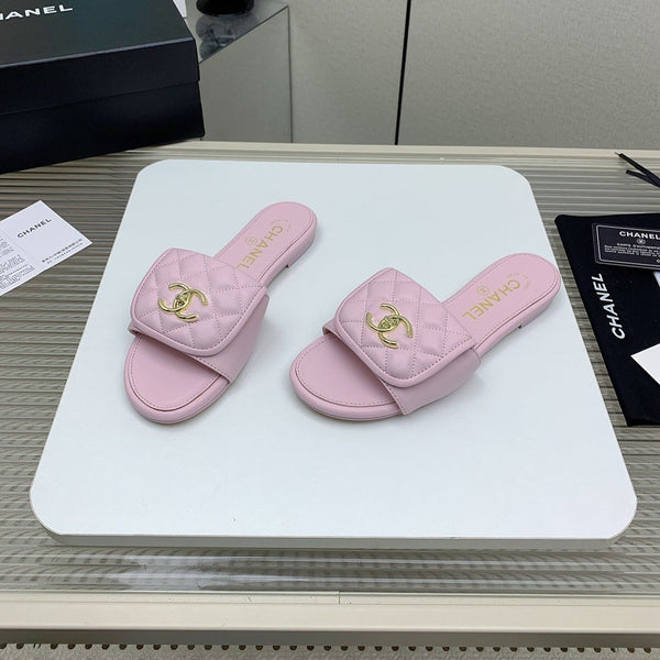 CC Slippers In Light Pink Quilted Lambskin 148965