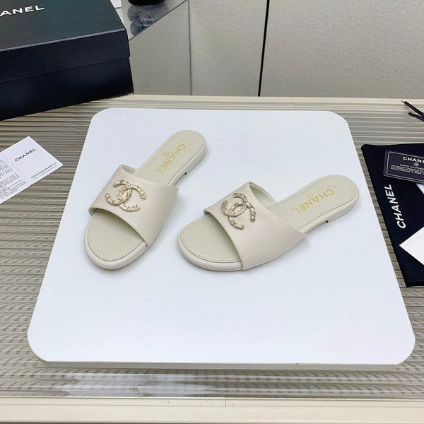 CC Slippers In White Lambskin 148993