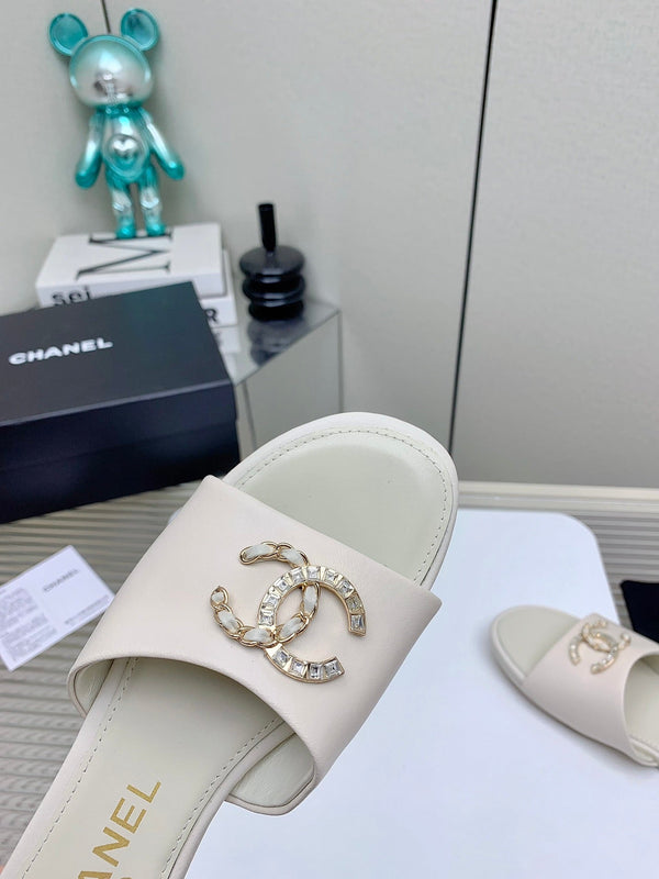 CC Slippers In White Lambskin 148993