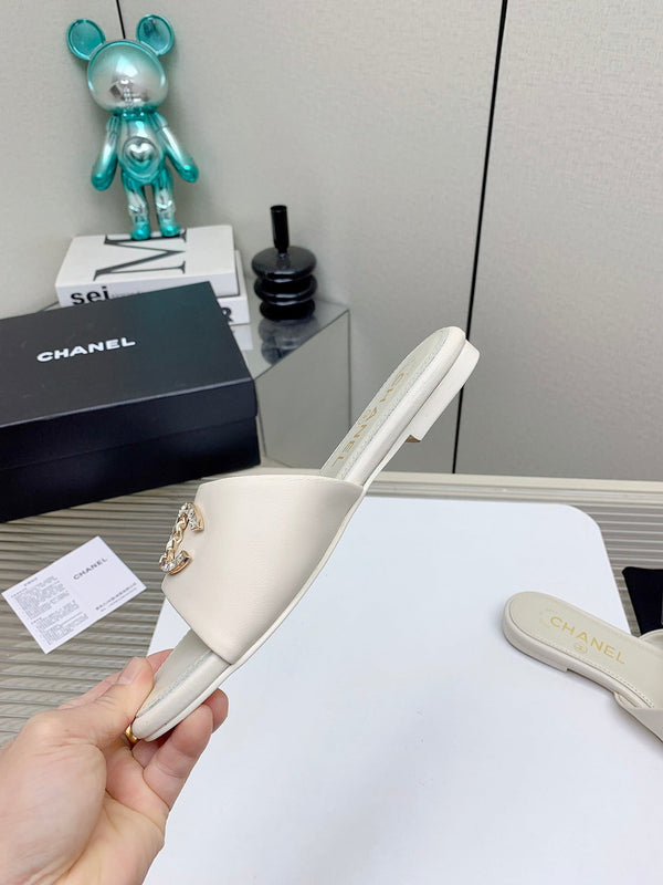 CC Slippers In White Lambskin 148993