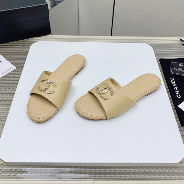 CC Slippers In Beige Lambskin 148995