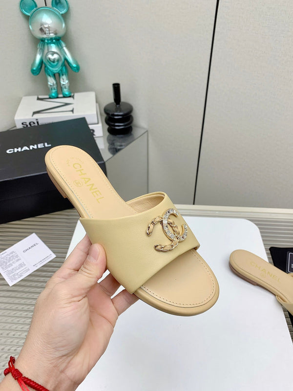 CC Slippers In Beige Lambskin 148995