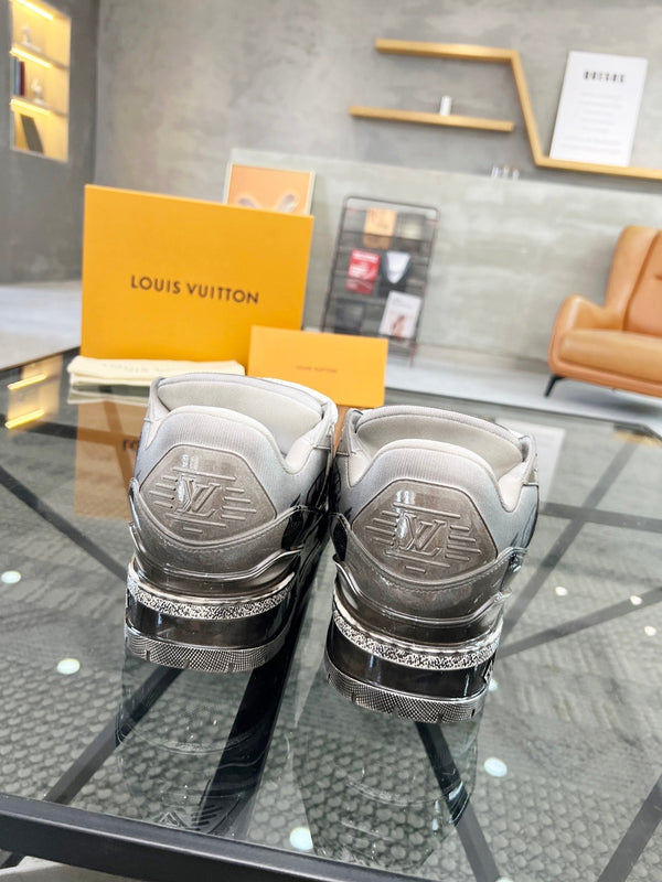 TRAINERS IN SMOKE GREY LAMBSKIN