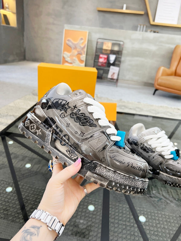 TRAINERS IN SMOKE GREY LAMBSKIN