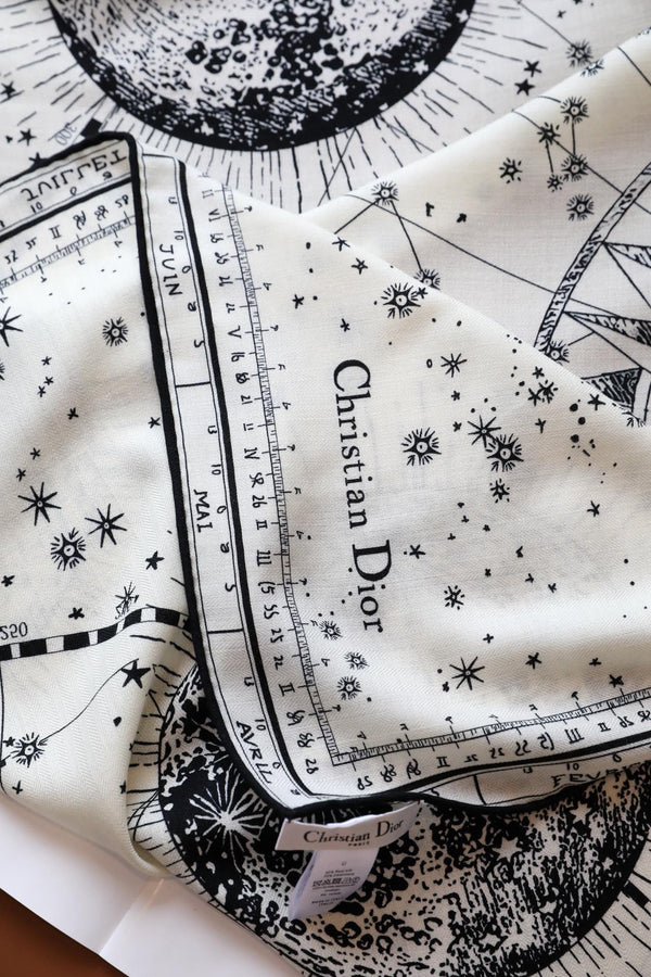 SCIARPA QUADRATA 140 CM IN SETA MISTA BIANCA E NERA CON MONOGRAMMA 393135